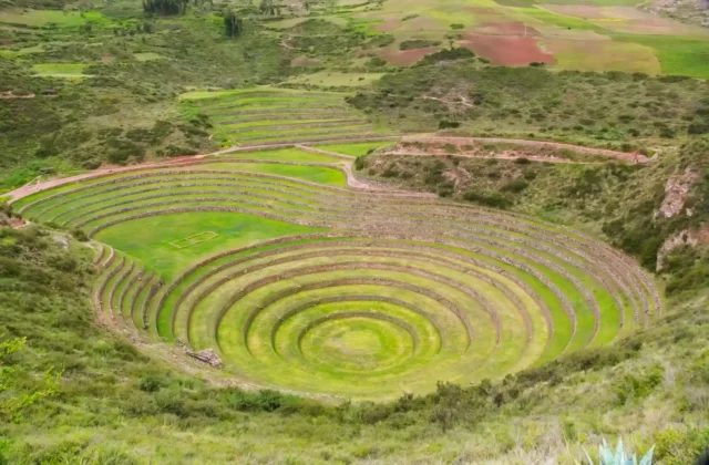 agricultural-inca-circular-terraces-sacred-valley-moray-sacred-valley-peru-south-america