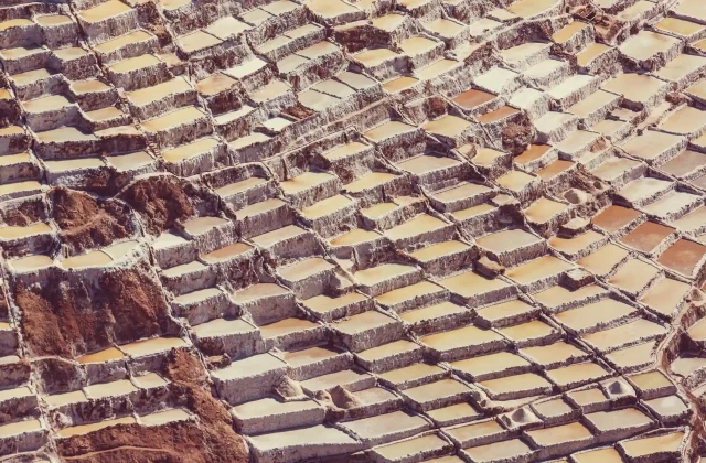 maras-salt-ponds-located-urubamba-peru(20)