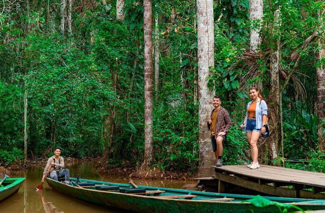 PEOPLE IN LAGO SANDOVAL